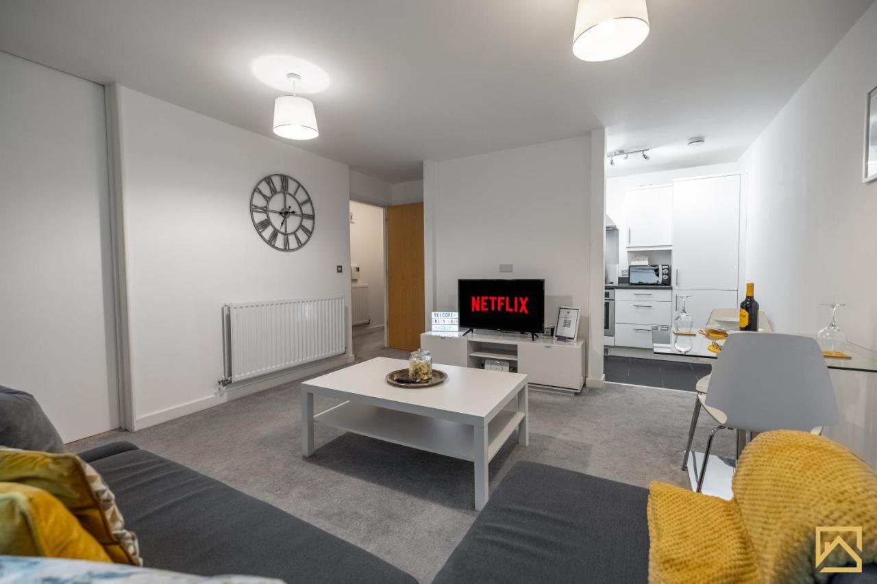 Modern 1 Bed In Central Mk, Free Parking, Smart Tv, Manhattan House By Valore Property Services Milton Keynes Exterior photo