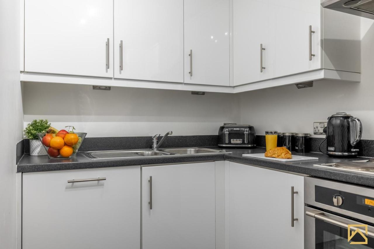 Modern 1 Bed In Central Mk, Free Parking, Smart Tv, Manhattan House By Valore Property Services Milton Keynes Exterior photo