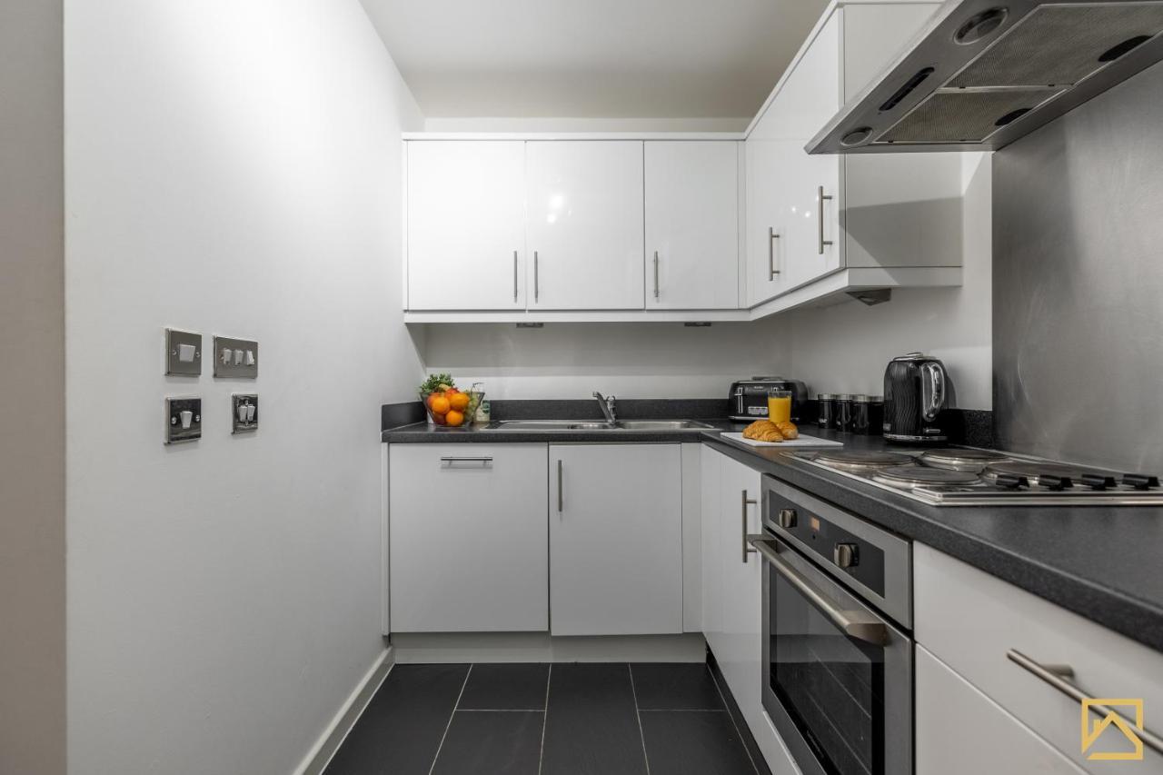 Modern 1 Bed In Central Mk, Free Parking, Smart Tv, Manhattan House By Valore Property Services Milton Keynes Exterior photo