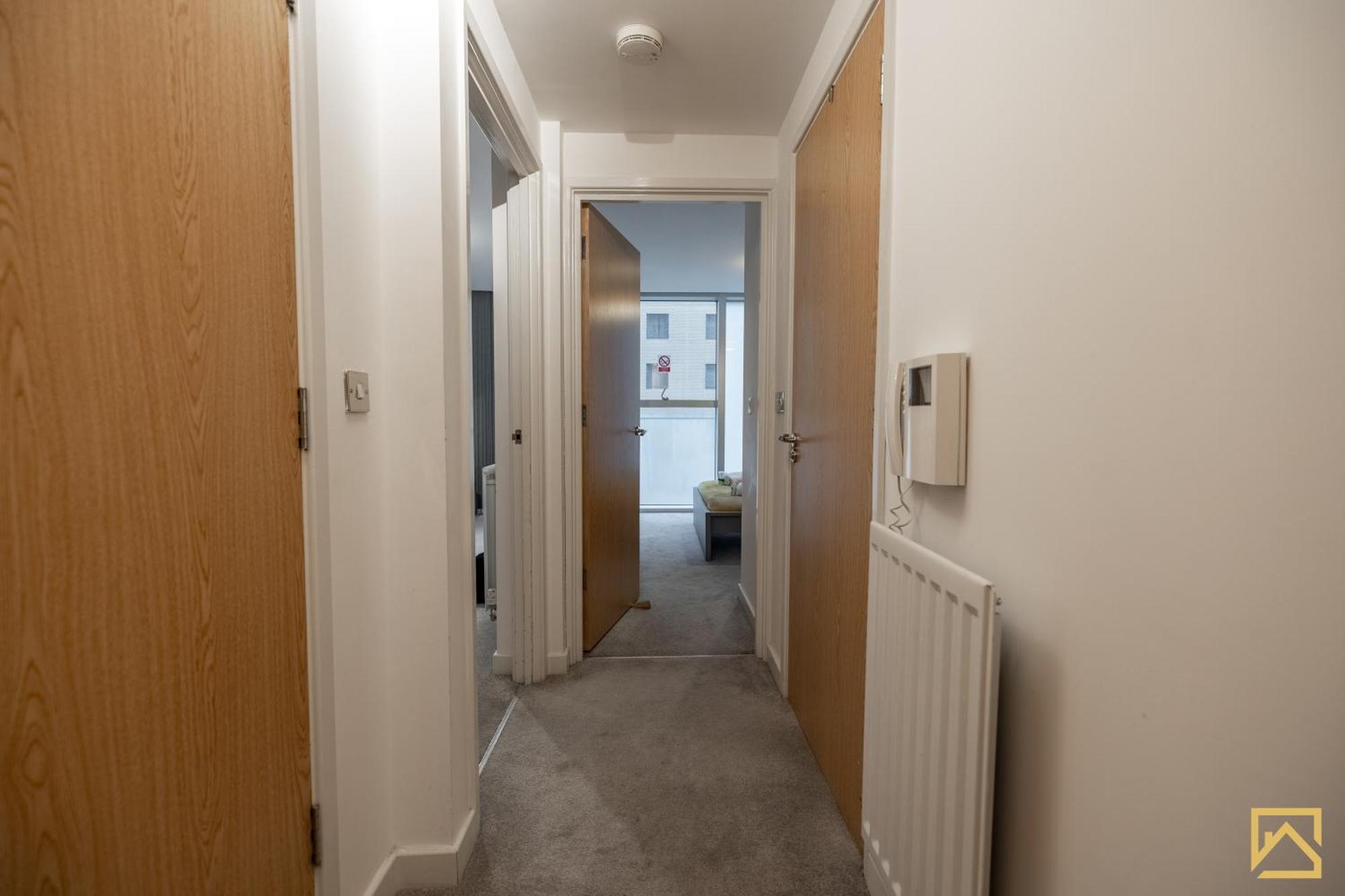 Modern 1 Bed In Central Mk, Free Parking, Smart Tv, Manhattan House By Valore Property Services Milton Keynes Exterior photo